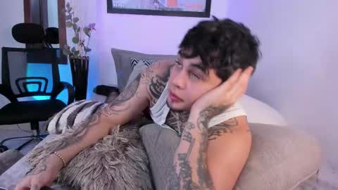 juan_alvarez18 online show from October 1, 1:22 am