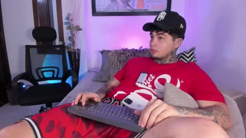 juan_alvarez18 online show from October 4, 5:16 am