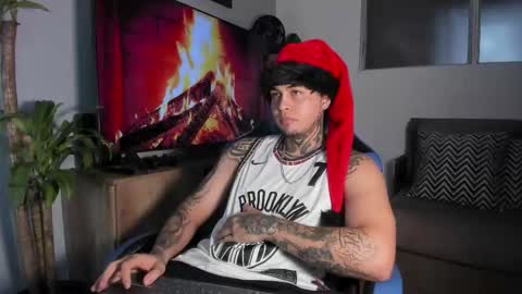 juan_alvarez18 online show from December 2, 1:44 am