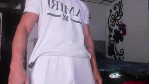 Snapshot of juan_bruce chatting on November 15, 10:15 pm juan online show from November 15, 10:15 pm