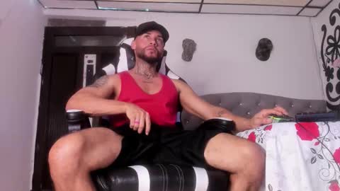 Snapshot of juan_bruce chatting on December 13, 9:31 pm juan online show from December 13, 9:31 pm