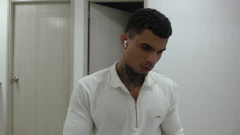 juan_gomez_1 online show from December 29, 10:47 pm