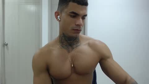 juan_gomez_1 online show from January 9, 3:44 pm