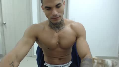 juan_gomez_1 online show from January 10, 10:39 am