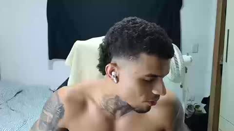 juan_gomez_1 online show from October 19, 12:22 am