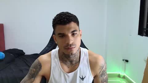 juan_gomez_1 online show from December 17, 5:13 am