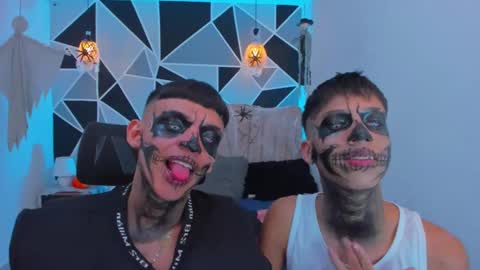 Snapshot of juan_nd_steven chatting on October 31, 7:15 pm JuanSteven online show from October 31, 7:15 pm