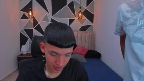 Snapshot of juan_nd_steven chatting on November 6, 4:24 am JuanSteven online show from November 6, 4:24 am