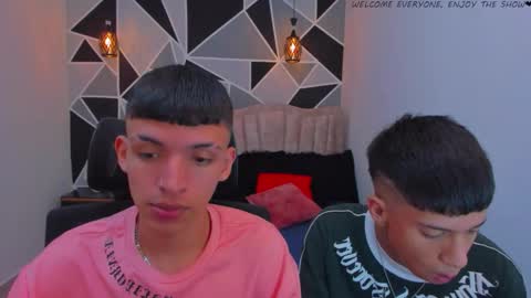 Snapshot of juan_nd_steven chatting on November 29, 4:04 am JuanSteven online show from November 29, 4:04 am