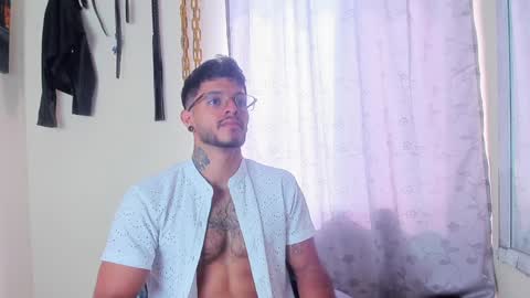 Snapshot of juanbladde chatting on January 2, 2:35 pm Juan Esteban online show from January 2, 2:35 pm