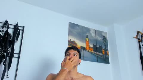 Snapshot of juanbladde chatting on October 12, 5:01 pm Juan Esteban online show from October 12, 5:01 pm