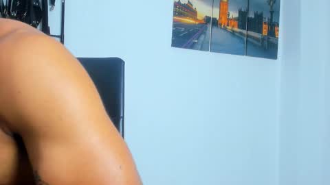 Snapshot of juanbladde chatting on October 13, 5:07 am Juan Esteban online show from October 13, 5:07 am