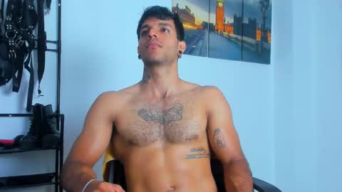 Snapshot of juanbladde chatting on October 15, 2:44 am Juan Esteban online show from October 15, 2:44 am