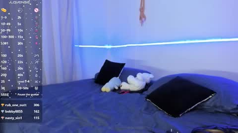 Blue online show from February 11, 10:28 pm