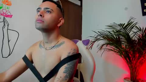 Snapshot of juanmanuelgate chatting on May 15, 12:12 pm Juan Manuel online show from May 15, 12:12 pm