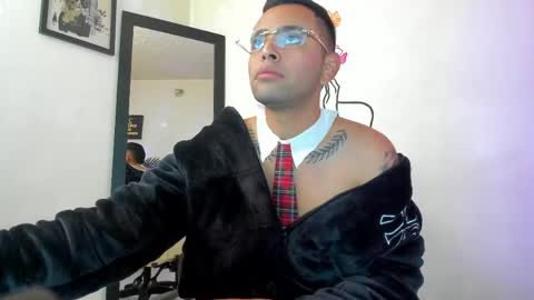 Snapshot of juanmanuelgate chatting on May 21, 6:48 pm Juan Manuel online show from May 21, 6:48 pm
