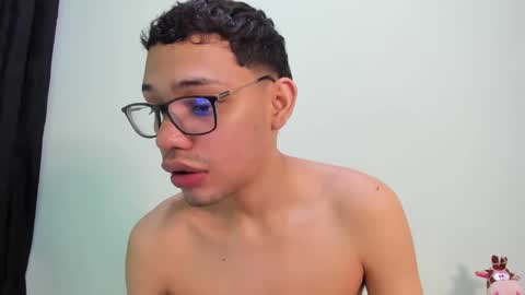 Snapshot of juansuarez204 chatting on February 8, 12:17 am juansuarez204 online show from February 8, 12:17 am