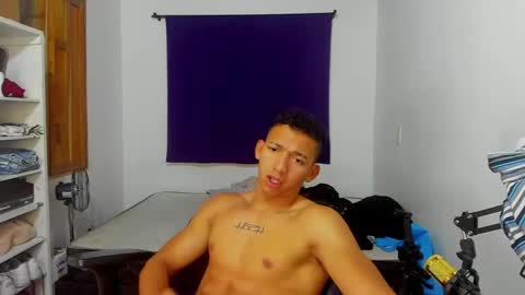 Snapshot of juansw66 chatting on October 4, 3:04 am juansw66 online show from October 4, 3:04 am