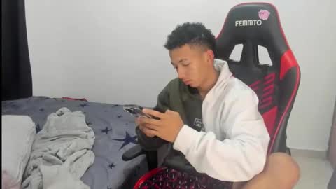 Snapshot of juansw66 chatting on January 7, 4:37 am juansw66 online show from January 7, 4:37 am