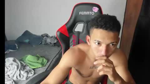 Snapshot of juansw66 chatting on February 10, 7:23 am juansw66 online show from February 10, 7:23 am