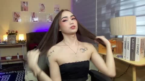 EloiseMoree online show from December 2, 5:26 am