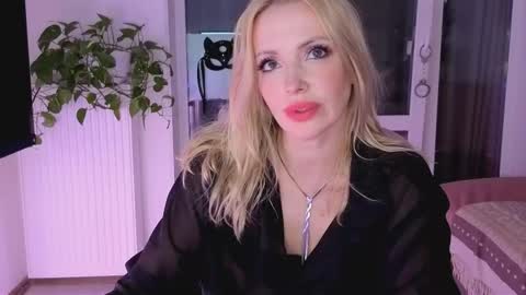 Goddess Julia online show from September 13, 6:18 pm