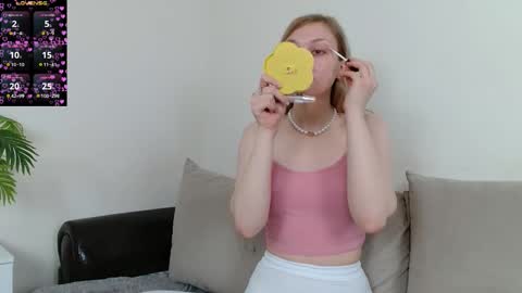 Snapshot of juicegirl340 chatting on November 13, 8:24 am Lola fav pattern 357595250 online show from November 13, 8:24 am