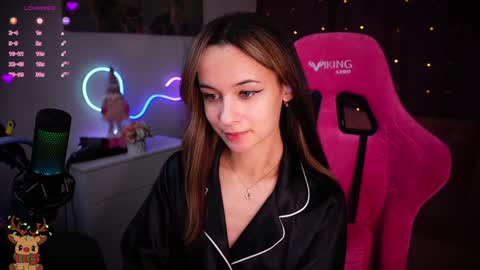 Snapshot of juicy___angel chatting on December 2, 6:21 pm Angelina online show from December 2, 6:21 pm