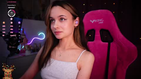 Snapshot of juicy___angel chatting on December 10, 6:38 pm Angelina online show from December 10, 6:38 pm