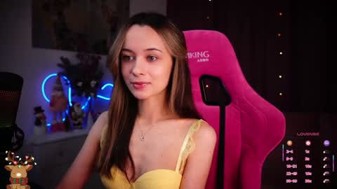 Snapshot of juicy___angel chatting on February 6, 7:51 pm Angelina online show from February 6, 7:51 pm