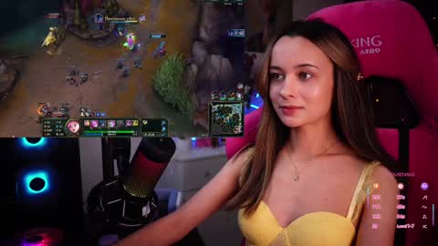 Snapshot of juicy___angel chatting on February 6, 10:53 pm Angelina online show from February 6, 10:53 pm