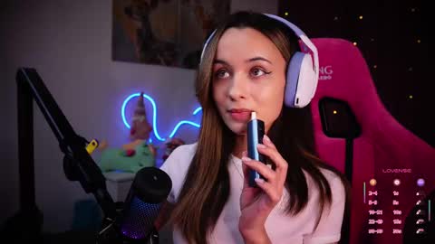 Snapshot of juicy___angel chatting on February 18, 11:08 pm Angelina online show from February 18, 11:08 pm