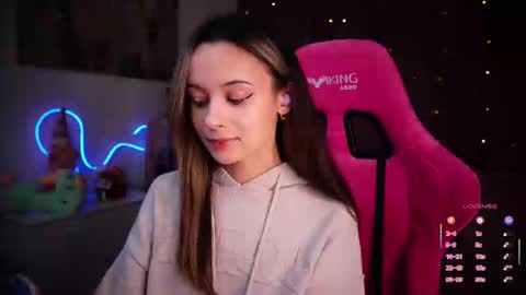 Snapshot of juicy___angel chatting on February 22, 9:26 pm Angelina online show from February 22, 9:26 pm