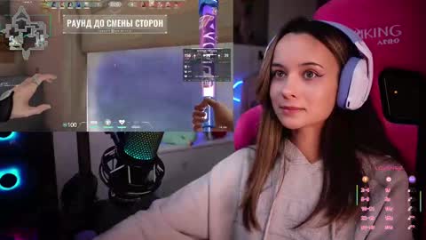 Snapshot of juicy___angel chatting on February 23, 12:30 am Angelina online show from February 23, 12:30 am