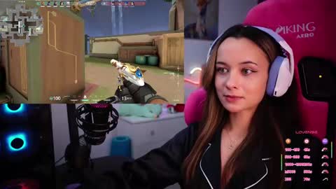 Snapshot of juicy___angel chatting on March 5, 12:16 am Angelina online show from March 5, 12:16 am