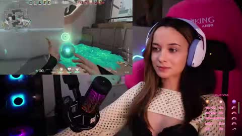 Snapshot of juicy___angel chatting on March 5, 11:05 pm Angelina online show from March 5, 11:05 pm