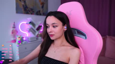 Snapshot of juicy___angel chatting on October 15, 11:10 am Angelina online show from October 15, 11:10 am