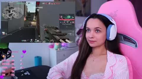 Snapshot of juicy___angel chatting on October 17, 11:02 am Angelina online show from October 17, 11:02 am