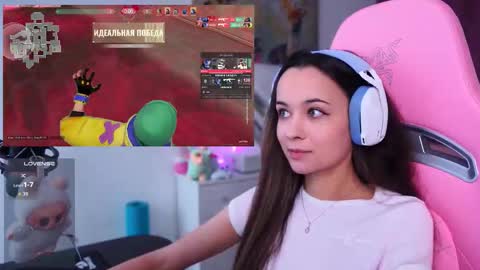 Snapshot of juicy___angel chatting on October 28, 11:25 am Angelina online show from October 28, 11:25 am