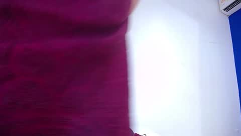 Snapshot of juicy_bignipples18 chatting on December 12, 5:15 pm juicy_bignipples18 online show from December 12, 5:15 pm