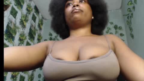 Snapshot of juicy_gold22 chatting on February 14, 9:10 pm Mariagold online show from February 14, 9:10 pm