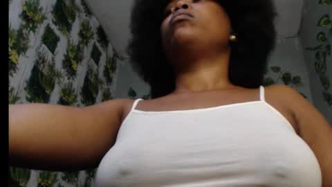 Snapshot of juicy_gold22 chatting on February 23, 7:33 am Mariagold online show from February 23, 7:33 am