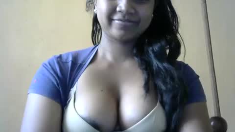 Snapshot of juicy_pretty chatting on September 18, 8:05 am stellah online show from September 18, 8:05 am