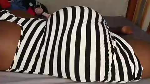 Snapshot of juicybooty_001 chatting on December 5, 7:39 am Sweetass online show from December 5, 7:39 am