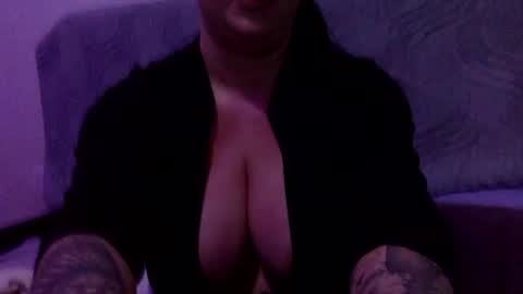 Snapshot of juicyfruitsxx chatting on December 2, 11:37 am Tacye Ann online show from December 2, 11:37 am