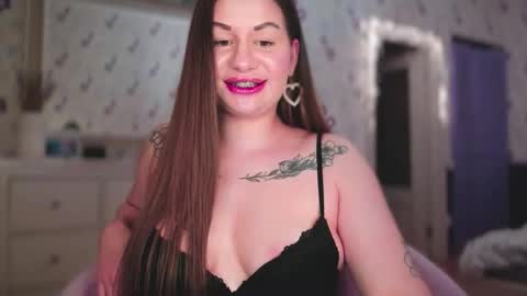 Snapshot of juicyhelenx chatting on October 21, 3:35 pm Elena online show from October 21, 3:35 pm