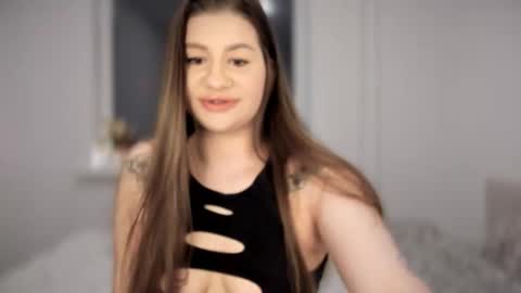 Snapshot of juicyhelenx chatting on December 14, 3:39 pm Elena online show from December 14, 3:39 pm