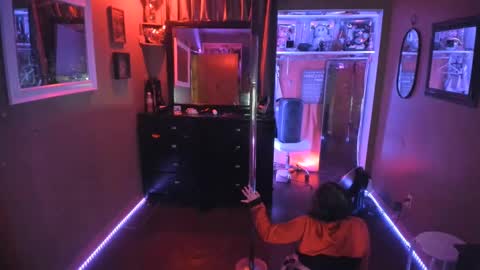 Snapshot of juicyjayxxx69 chatting on February 9, 3:53 am juicyjayxxx69 online show from February 9, 3:53 am