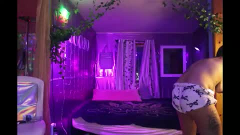 Snapshot of juicyjayxxx69 chatting on November 8, 3:50 am juicyjayxxx69 online show from November 8, 3:50 am