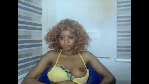 juicynpinkx online show from March 14, 1:44 am